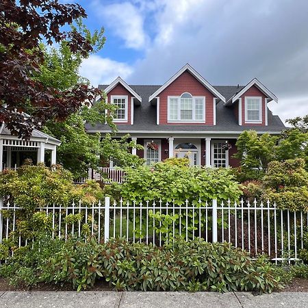 Mae Sweet Home Surrey Exterior foto
